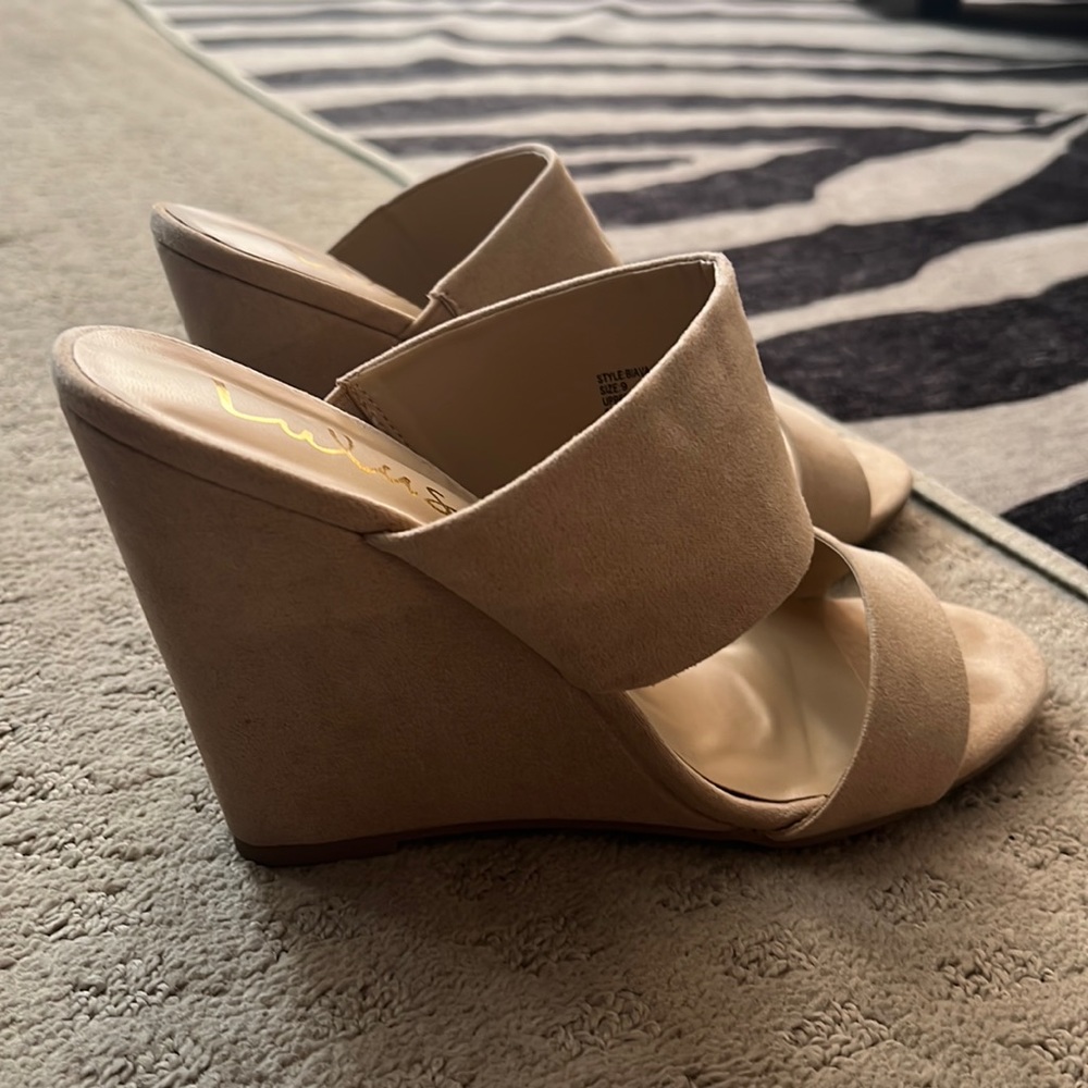 LULUs wedge sandals size 9